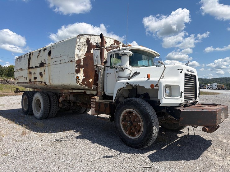 1999-mack-dm690sx-image-6