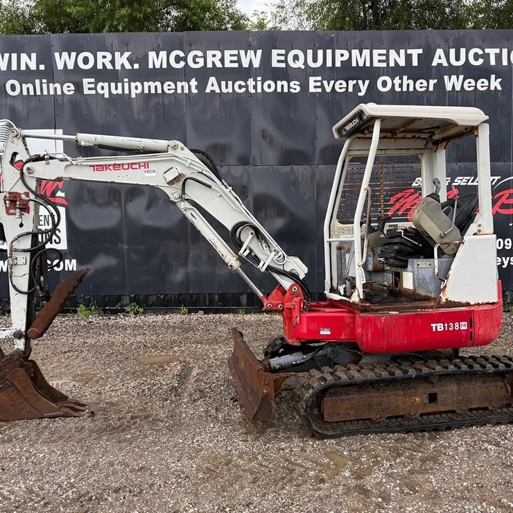 2009 TAKEUCHI TB138FR