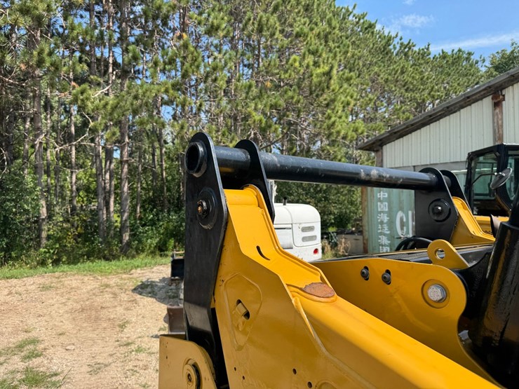 caterpillar-242d-image-18