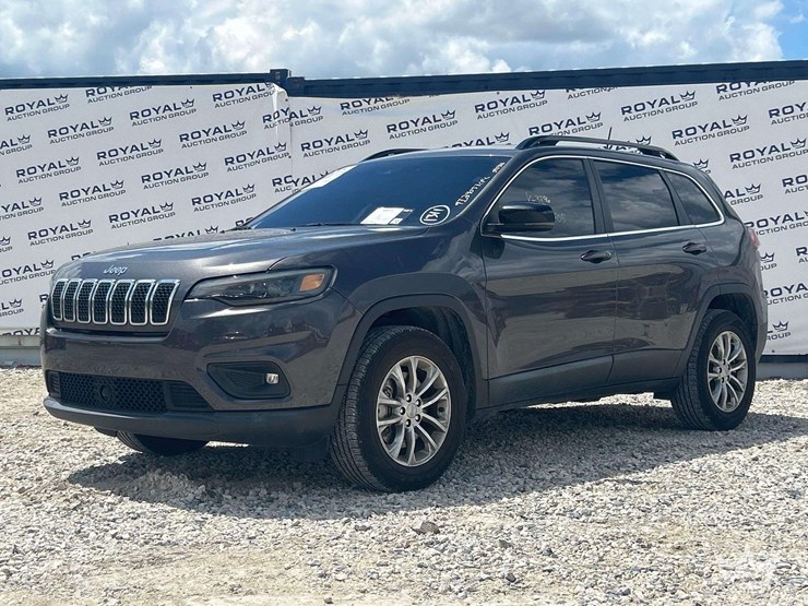 2022-jeep-cherokee-image-1