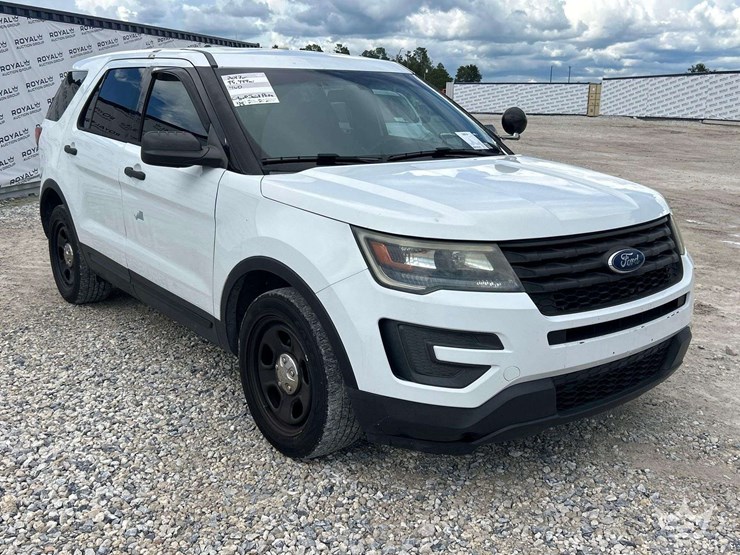 2017-ford-explorer-image-2