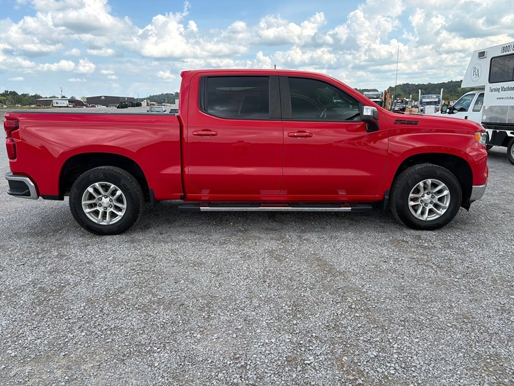 2023-chevrolet-silverado-1500-lt-image-9