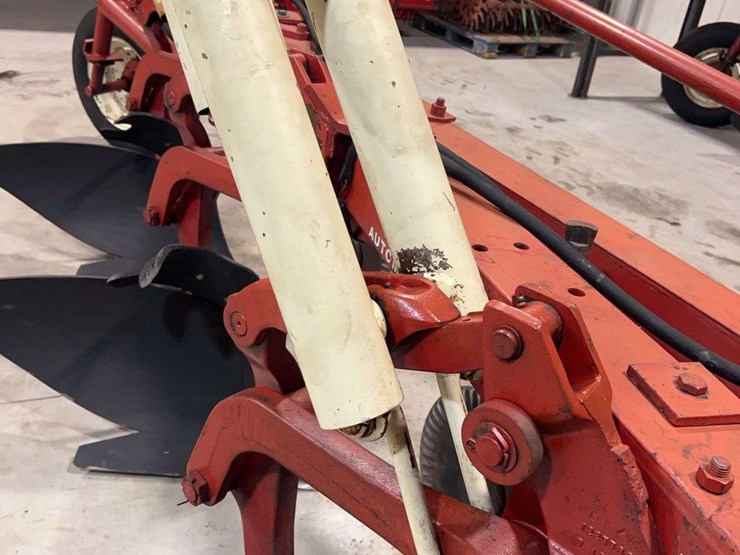international-710-image-13
