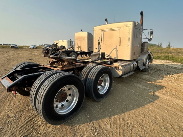 2011-kenworth-t800-image-5