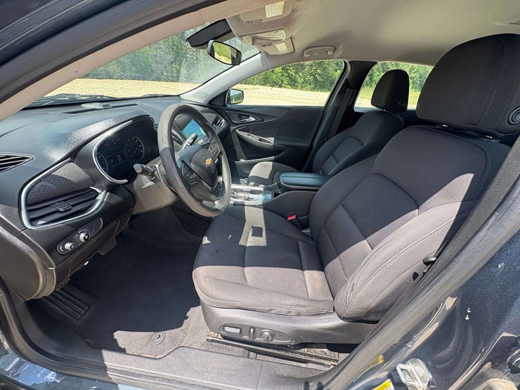 2019-chevrolet-malibu-4-door-sedan-(161,329-miles)-image-12