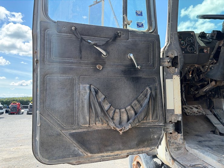 1999-mack-dm690sx-image-33