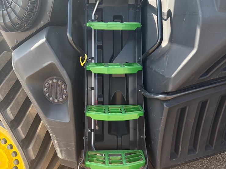 2025-john-deere-9rx-710-image-11