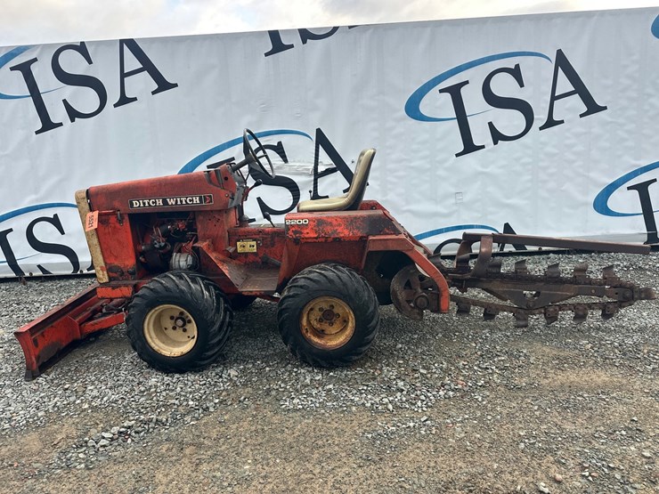 ditch-witch-2200-image-2