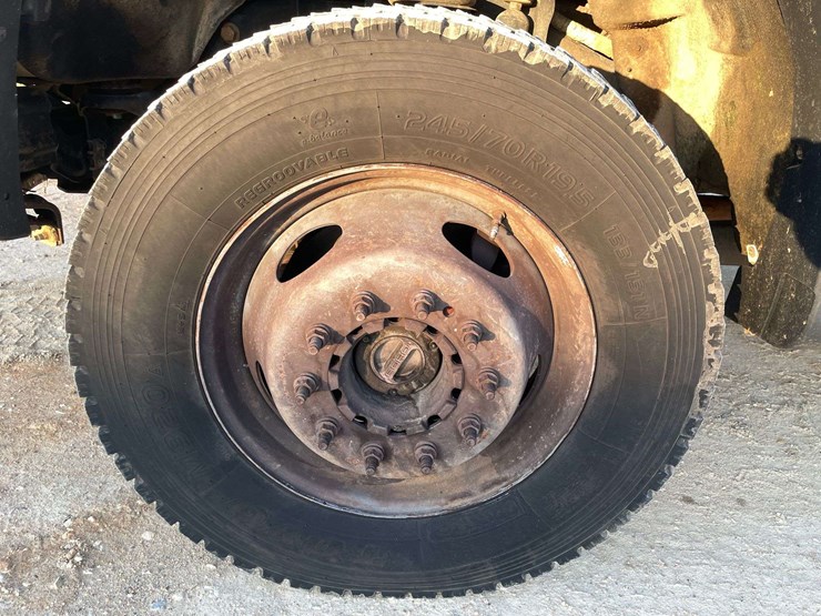 2013-ford-f550-image-21
