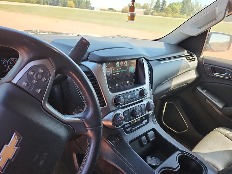 2015-chevrolet-tahoe-lt-image-13