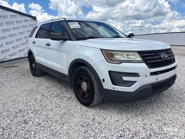 2016-ford-explorer-image-4