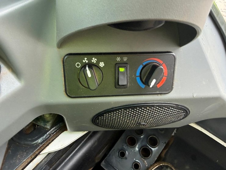 2023-bobcat-t770-image-27