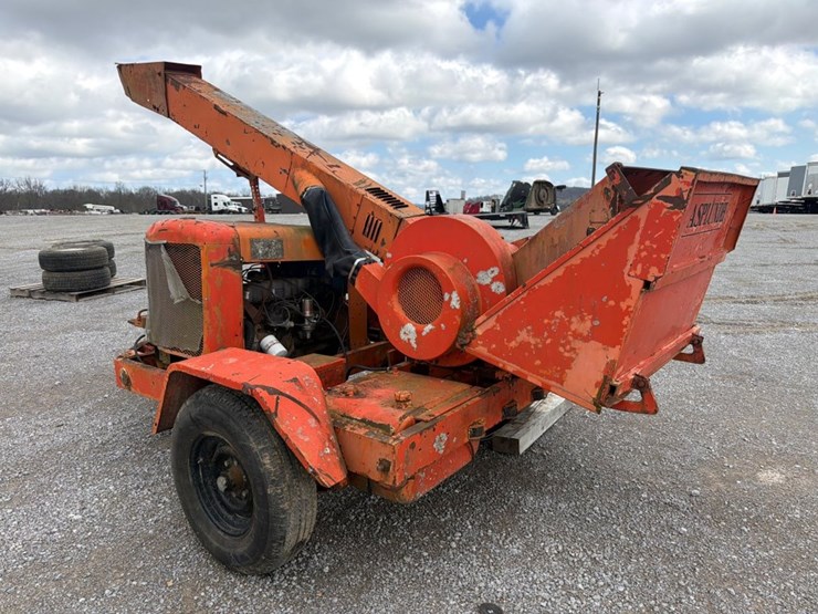 #411-•-whisper-chipper-towable-wood-chipper-image-1