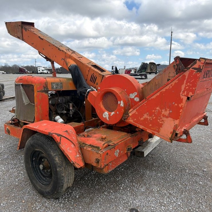 #411 • WHISPER CHIPPER TOWABLE WOOD CHIPPER
