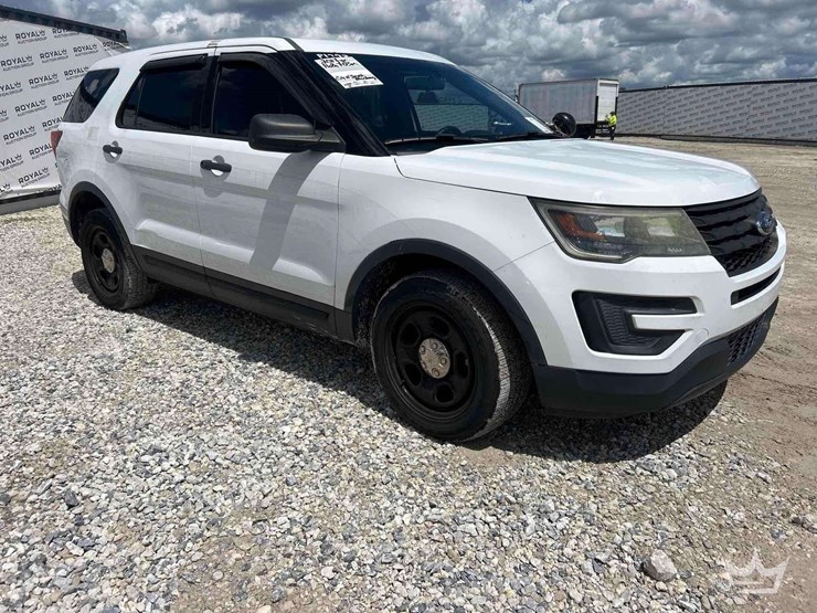 2017-ford-explorer-image-2