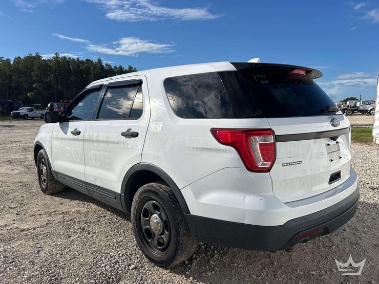 2017-ford-explorer-image-4