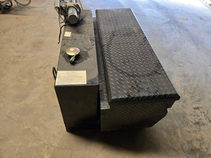 fuel-tank/toolbox-combo-image-2