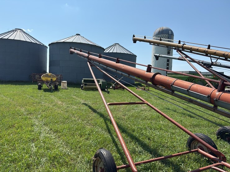kewanee-8”-x-?-pto-auger-*-tires-are-shot*-image-6