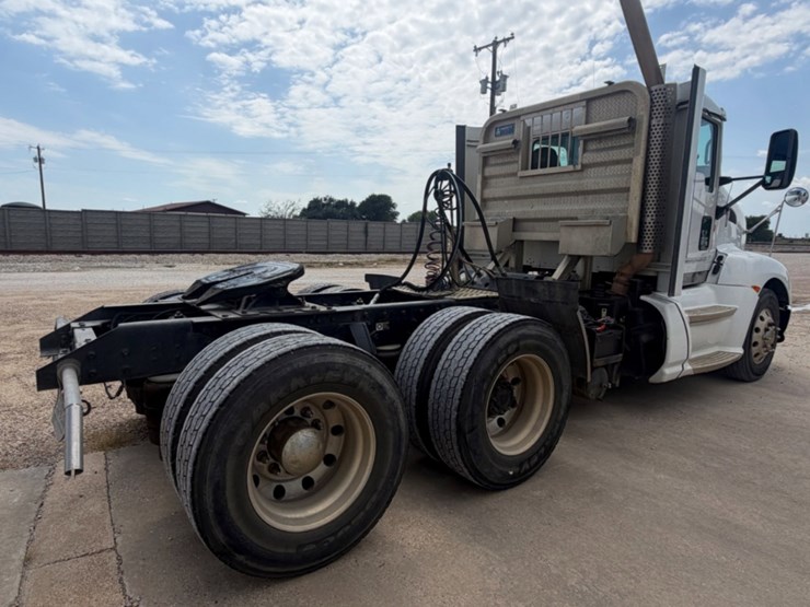 2011-kenworth-t660-image-5