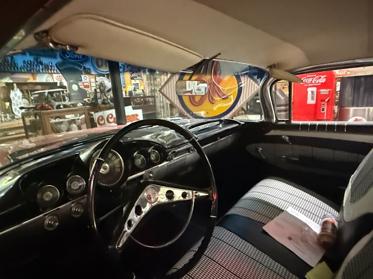 #128-•-1960-chevrolet-impala-2-door-hardtop-–-348-v8-image-14