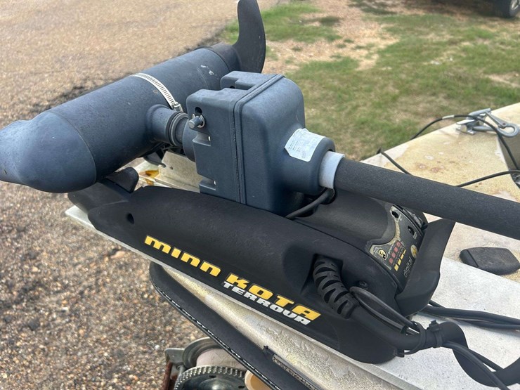 ranger-320v-bass-boat-w/2012-evinrude-250hp-&-trailer-image-12