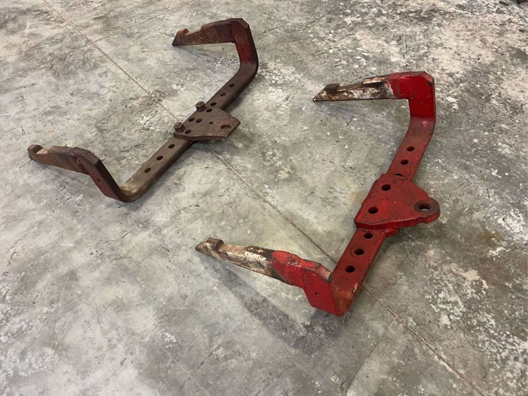 (2)-international-harvester-fast-hitch-drawbars-image-1