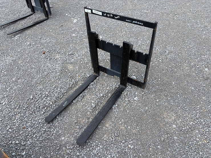#423-•-mini-loader-30"-pallet-forks-image-1