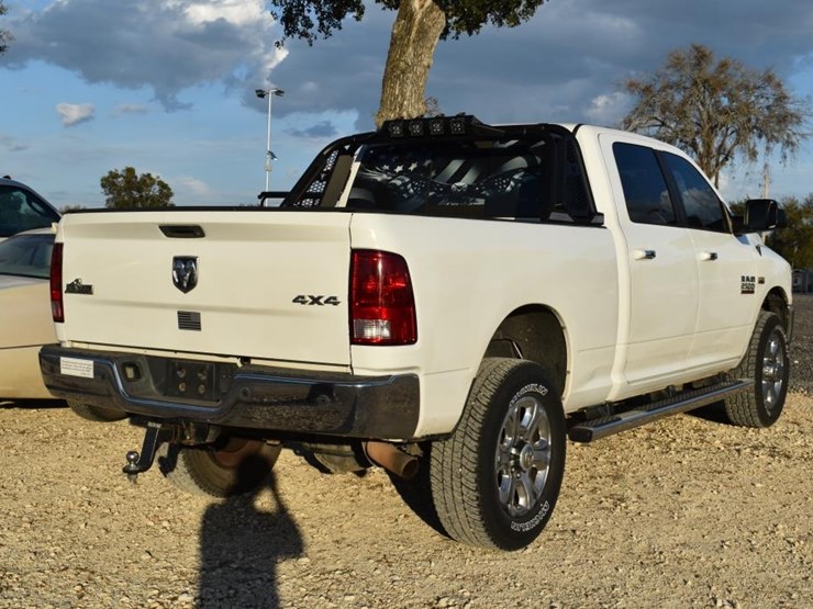 2014-dodge-2500-image-3