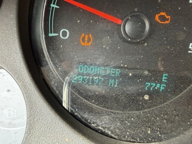 2011-chevrolet-silverado-2500-image-26