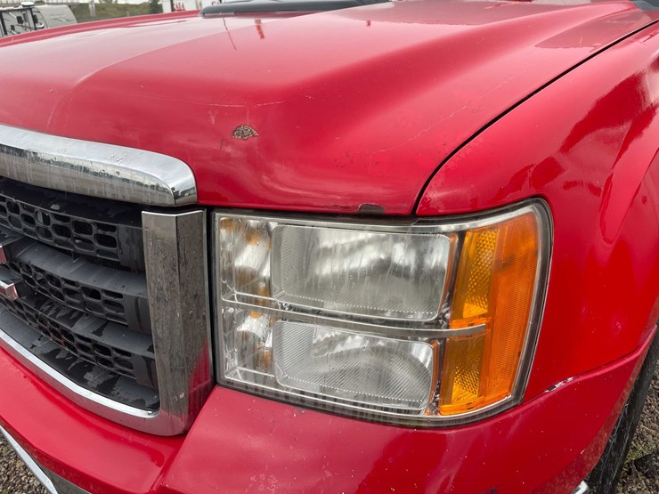 2010-gmc-2500-image-12