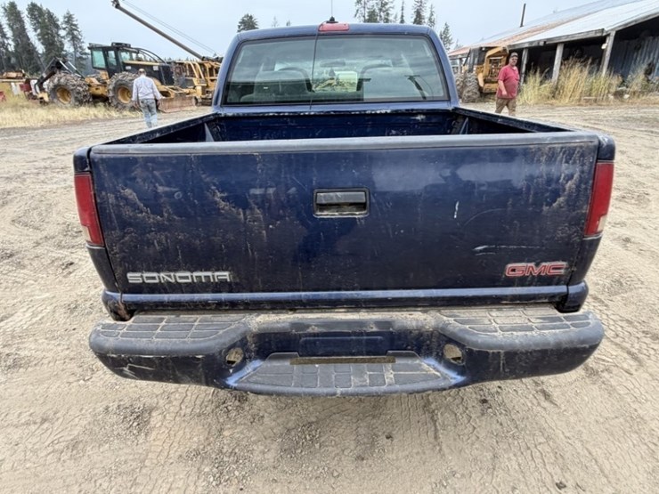 2001-gmc-sonoma-crew-cab-pickup-image-4