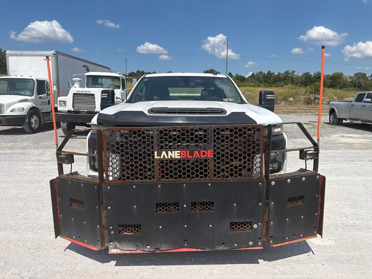 2020-chevrolet-silverado-2500-image-2