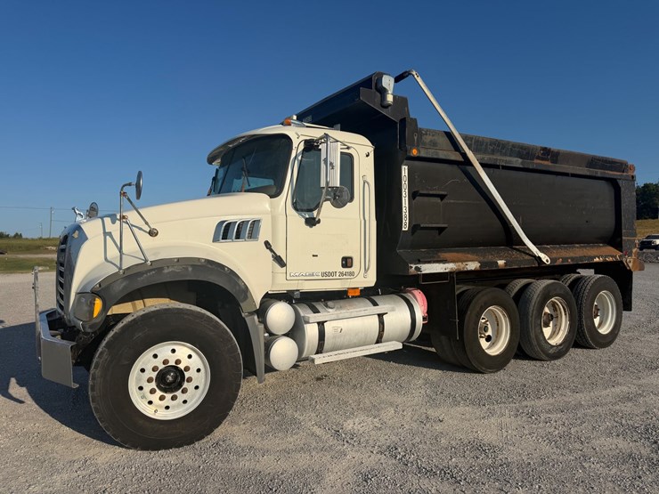 #266-•-2007-mack-ctp713-tri-axle-dump-truck-image-1