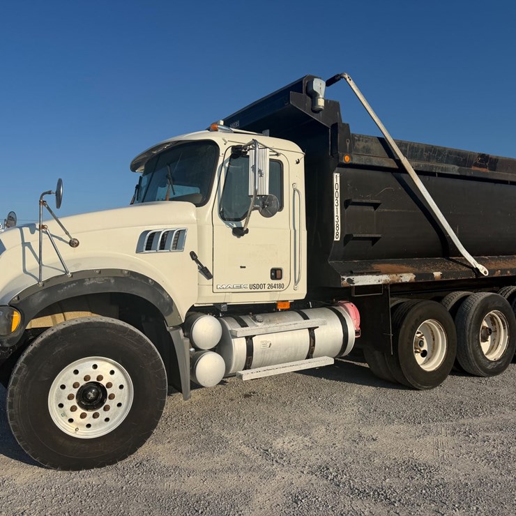 #266 • 2007 MACK CTP713 TRI AXLE DUMP TRUCK