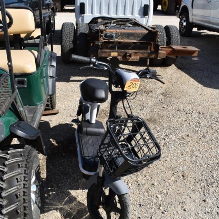 ELECTRIC SCOOTER (NO SERIAL # FOUND)