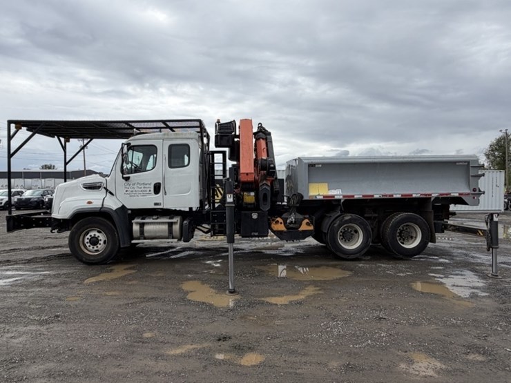 2013-freightliner-114sd-image-7