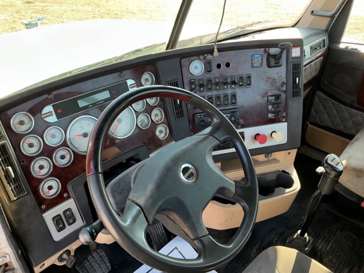 2012-freightliner-coronado-122-sd-image-22