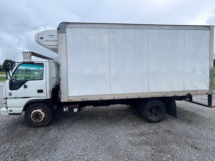 #230-•-2007-isuzu-refrigerated-16’-box-truck-image-3