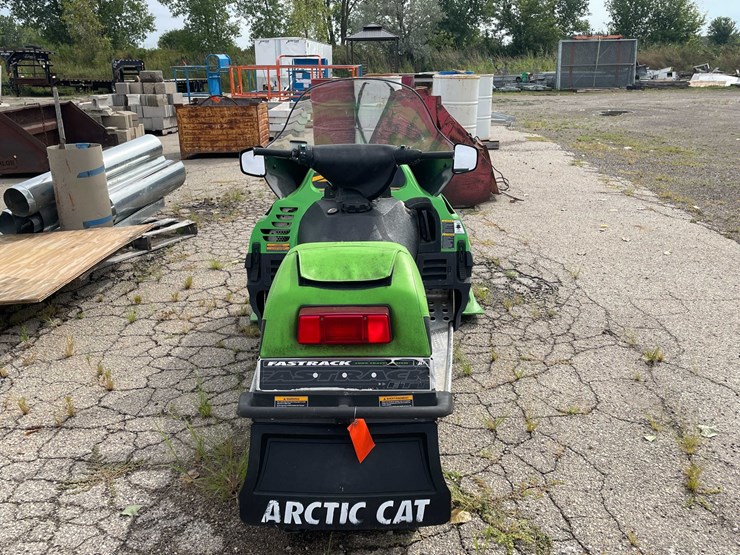 #10634-•-arctic-cat-snow-mobile-image-4