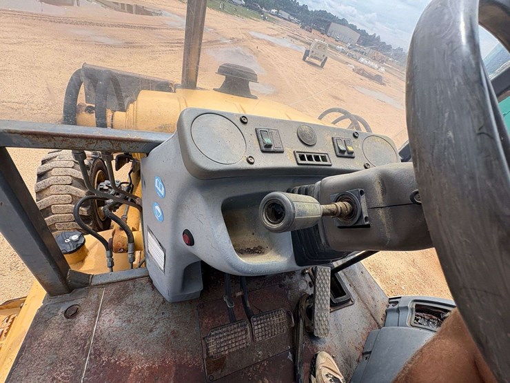 new-holland-555e-image-19