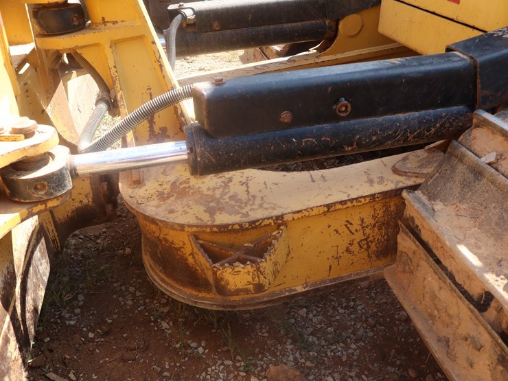 2014-caterpillar-d6n-image-21