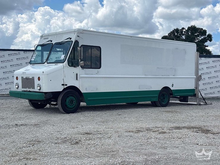 2009-workhorse-w42-image-1