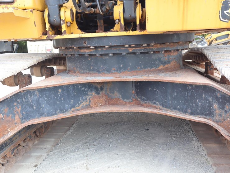 2014-deere-160g-lc-image-23