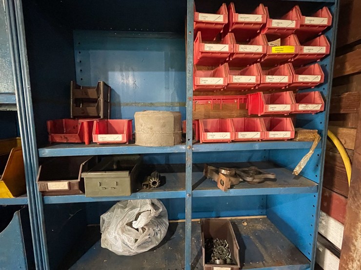 #1694-•-shelf-and-contents-image-6