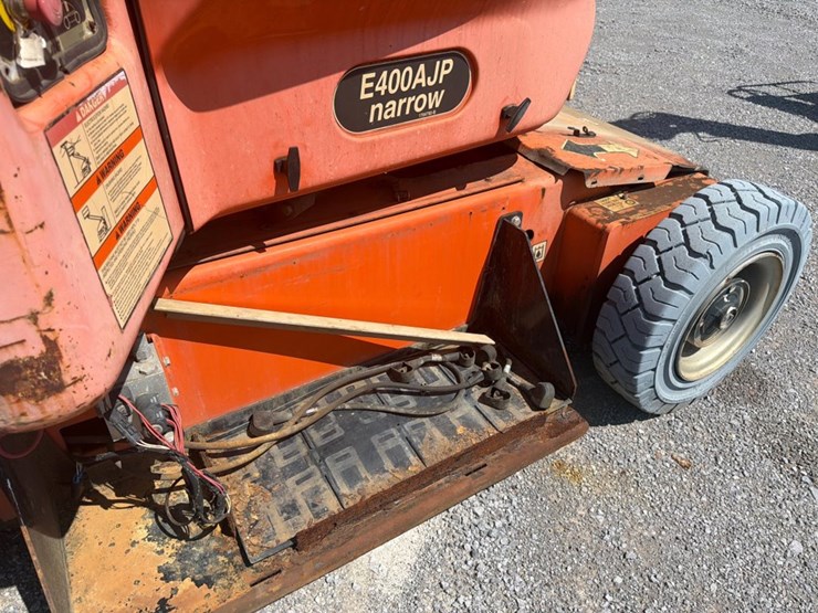 2005-jlg-e400ajp-image-8