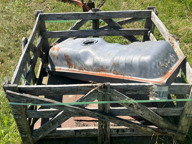 #5701-•-wooden-crate-with-steel-gas-tank-image-2