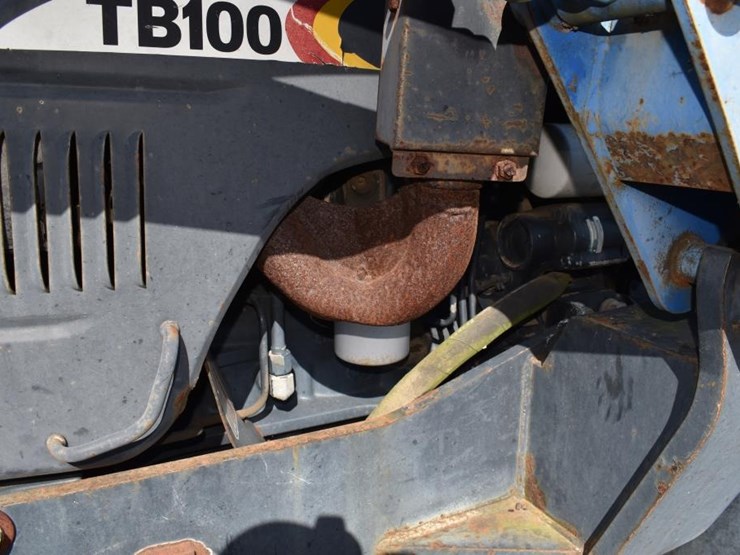 new-holland-tb100-image-10