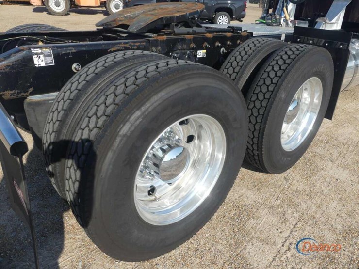 2024-peterbilt-389-image-7