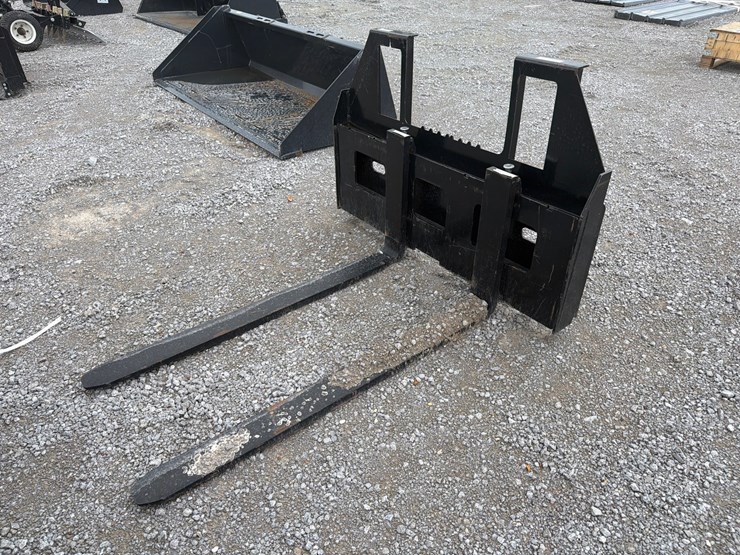 #408-•-walk-thru-48”-pallet-forks-image-1