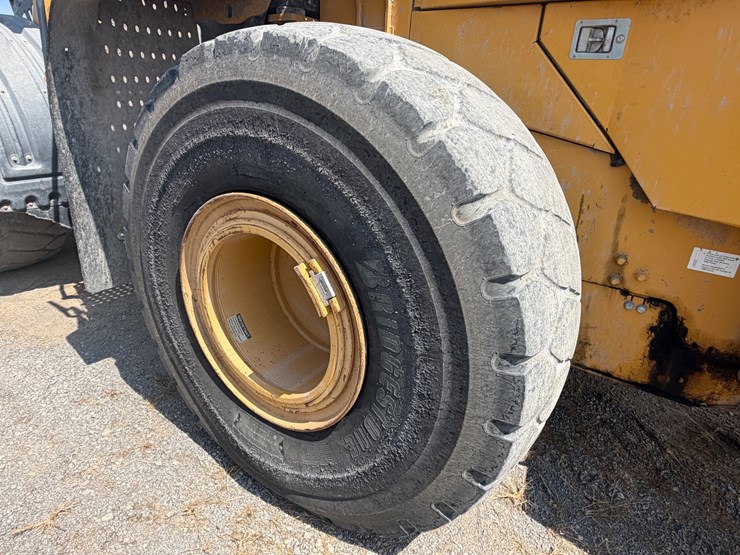 2014-deere-824k-image-5